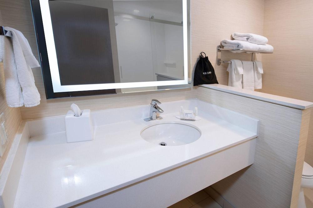 Fairfield Inn & Suites By Marriott Edmonton North Екстер'єр фото