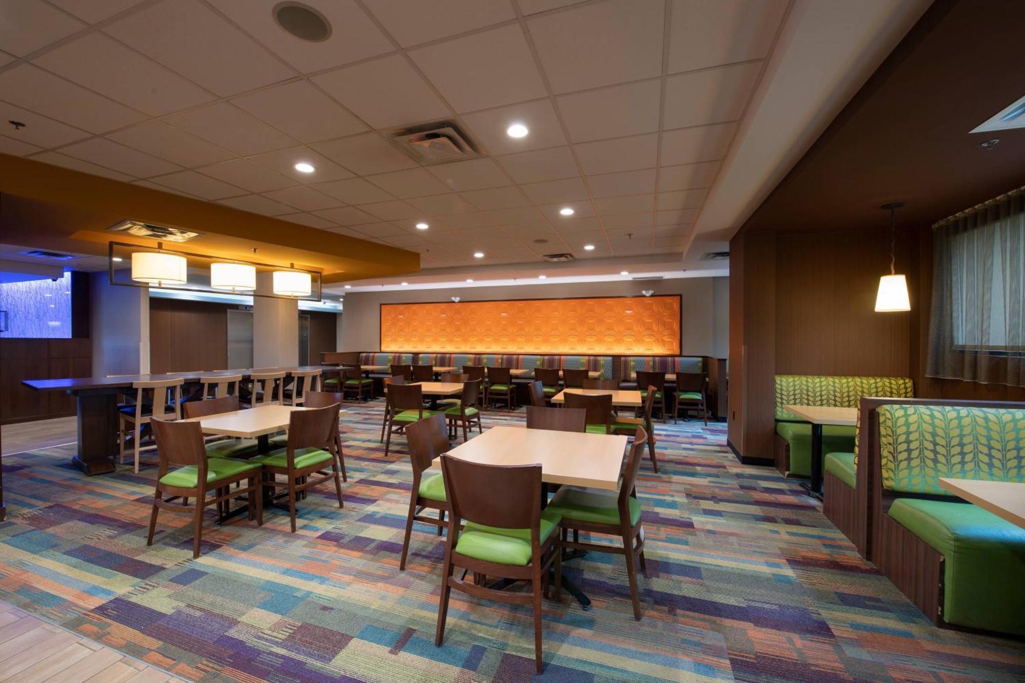 Fairfield Inn & Suites By Marriott Edmonton North Екстер'єр фото